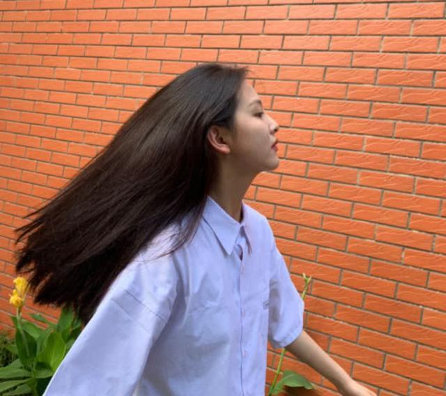 怎样让头发柔顺有光泽自然,如何让头发柔顺有光泽感