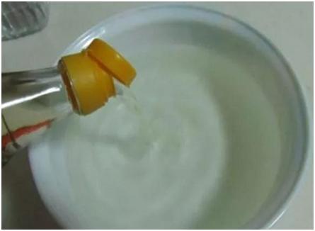 运动鞋橡胶白边变黄洗白小妙招,运动鞋的白边部位变黄怎么清洗