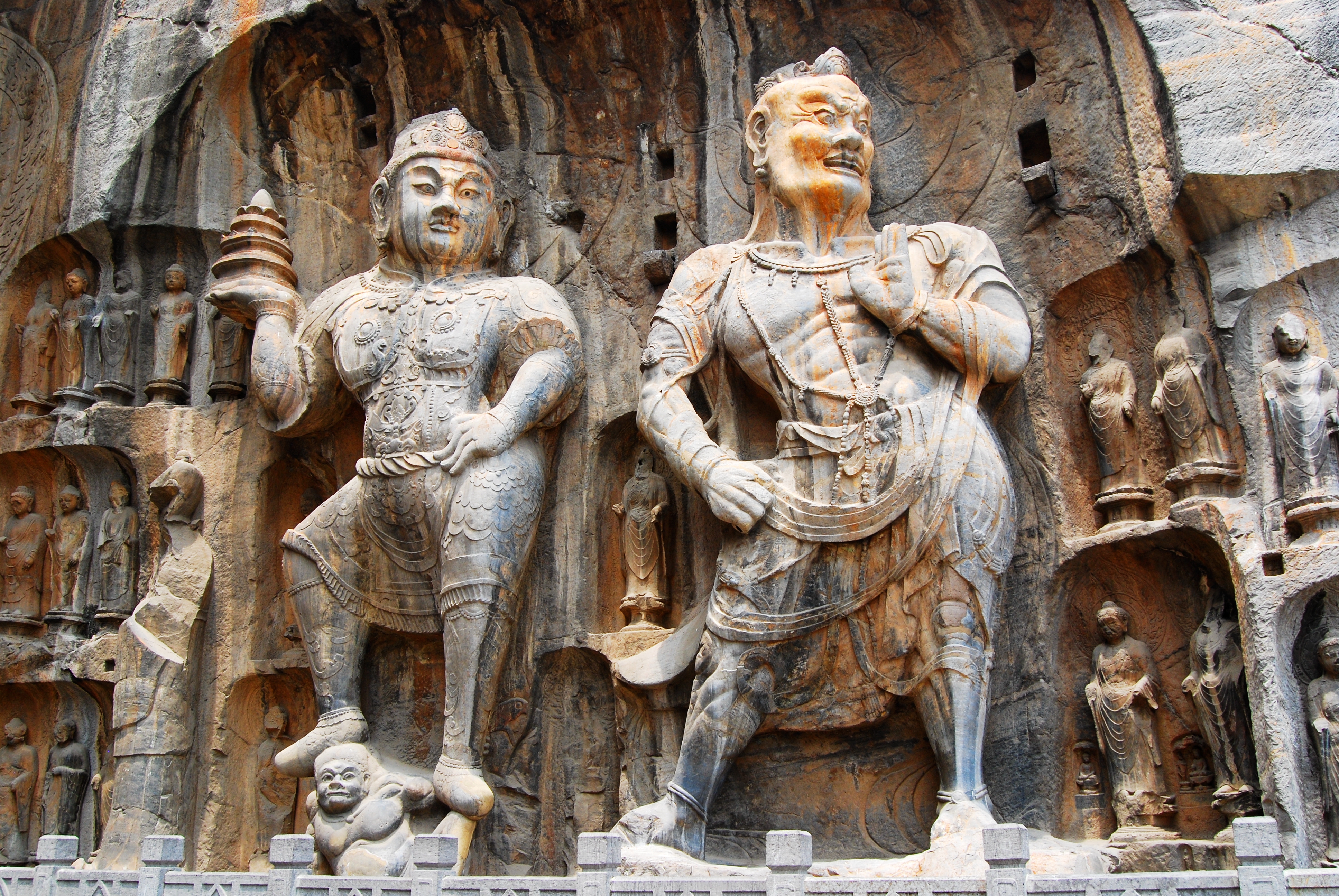 龙门石窟的卢舍那大佛的资料,龙门石窟卢舍那大佛的实际名字