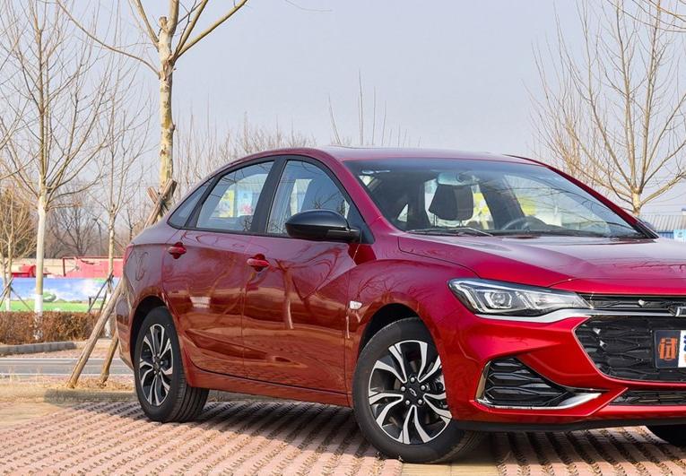 这合资车全系国六,四轮独悬,配车侧预警+电动座椅,已跌破十万