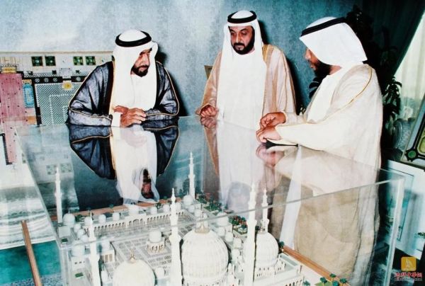 谢赫·哈利法任职15年:阿联酋天翻地覆的变化