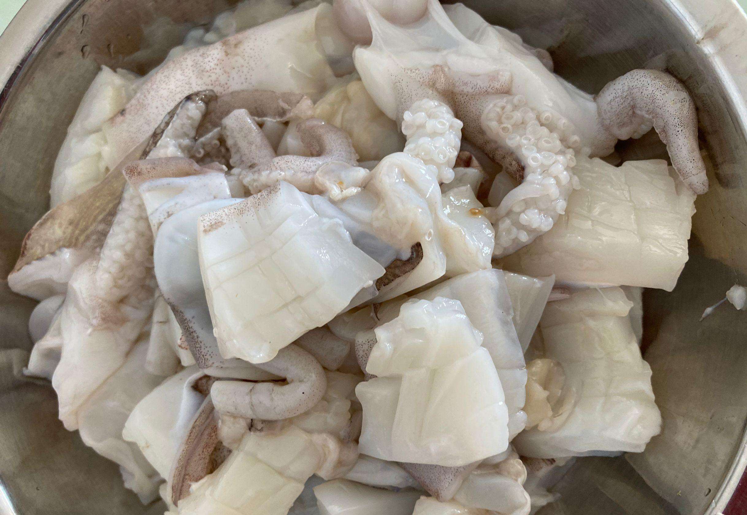 炒墨鱼怎么炒好吃又简单,怎么炒墨鱼干好吃又简单窍门