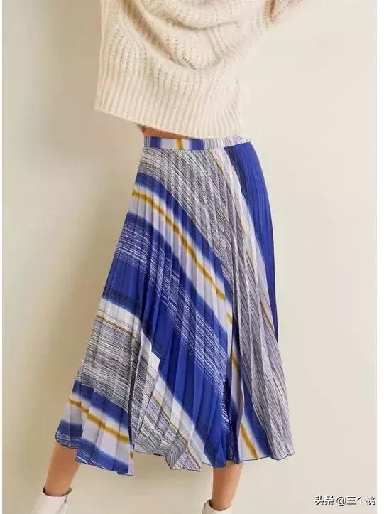 今年流行的裙子不穿高跟鞋,穿今年最流行的裙子
