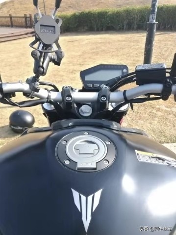 雅马哈mt09暴力驾驶大片,西装暴徒雅马哈mt09