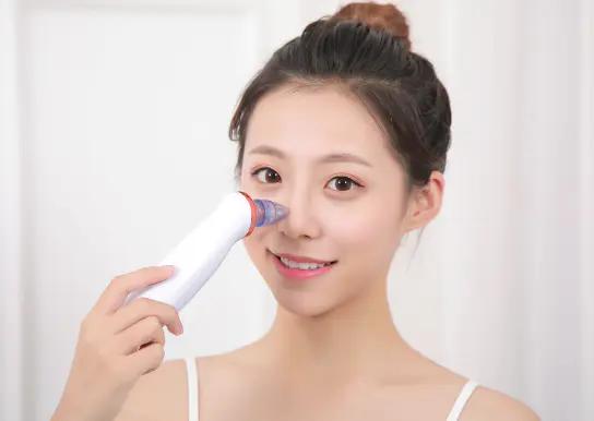 鼻子黑头被挤大了怎么办,如何遮住鼻子上的黑头