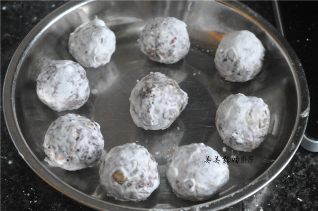 黑米球做法步骤,黑米球的做法