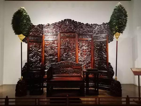 千涂万抹髹为底，刀走龙蛇出雕漆，用现代眼光鉴赏古老工艺！