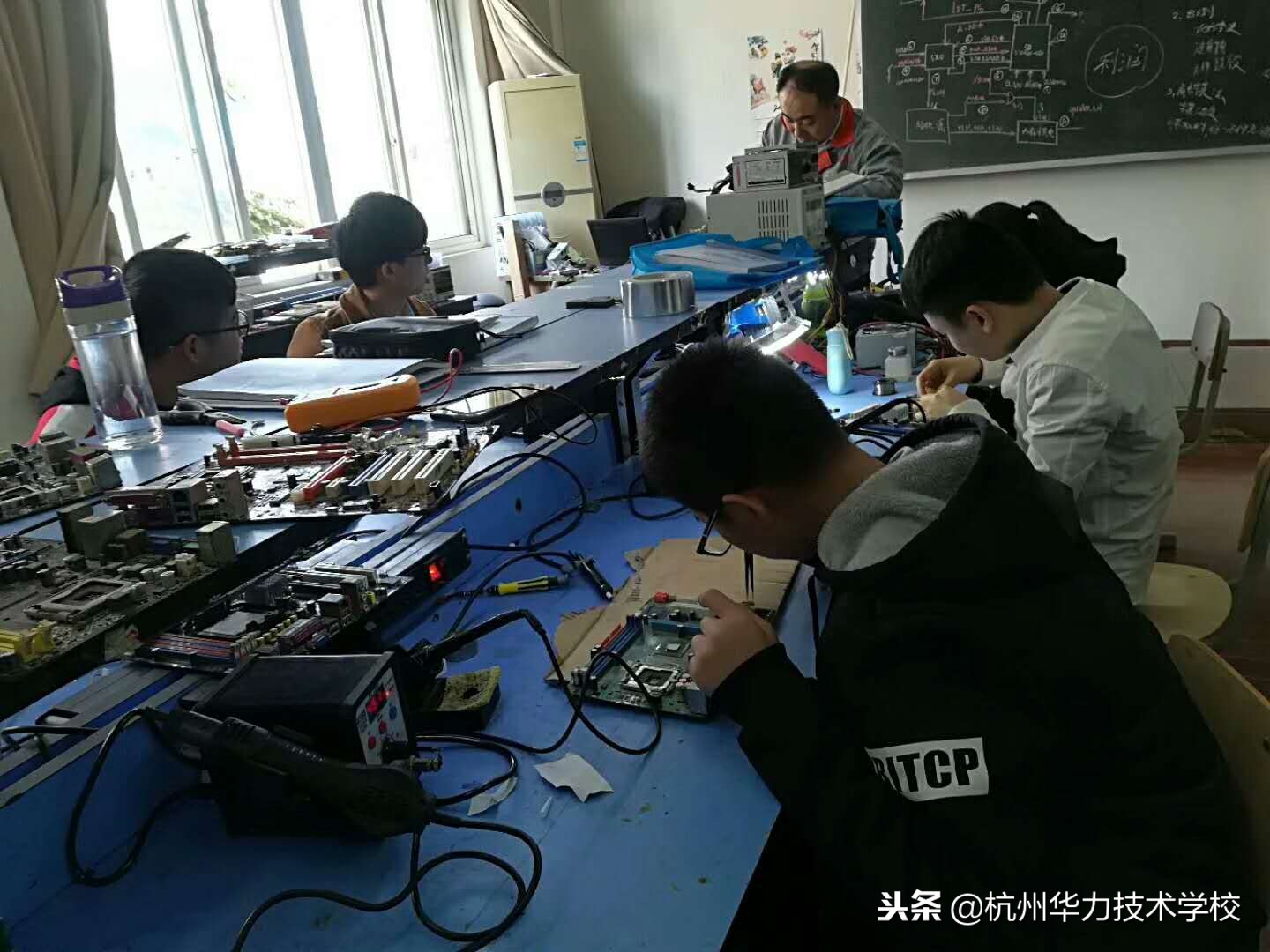 杨浦区电脑蓝屏维修教程,电脑蓝屏维修报价清单