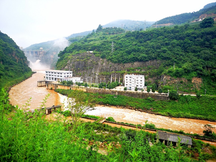尴尬了！自驾游途中车牌不见了怎么办？这样做保证不扣分！