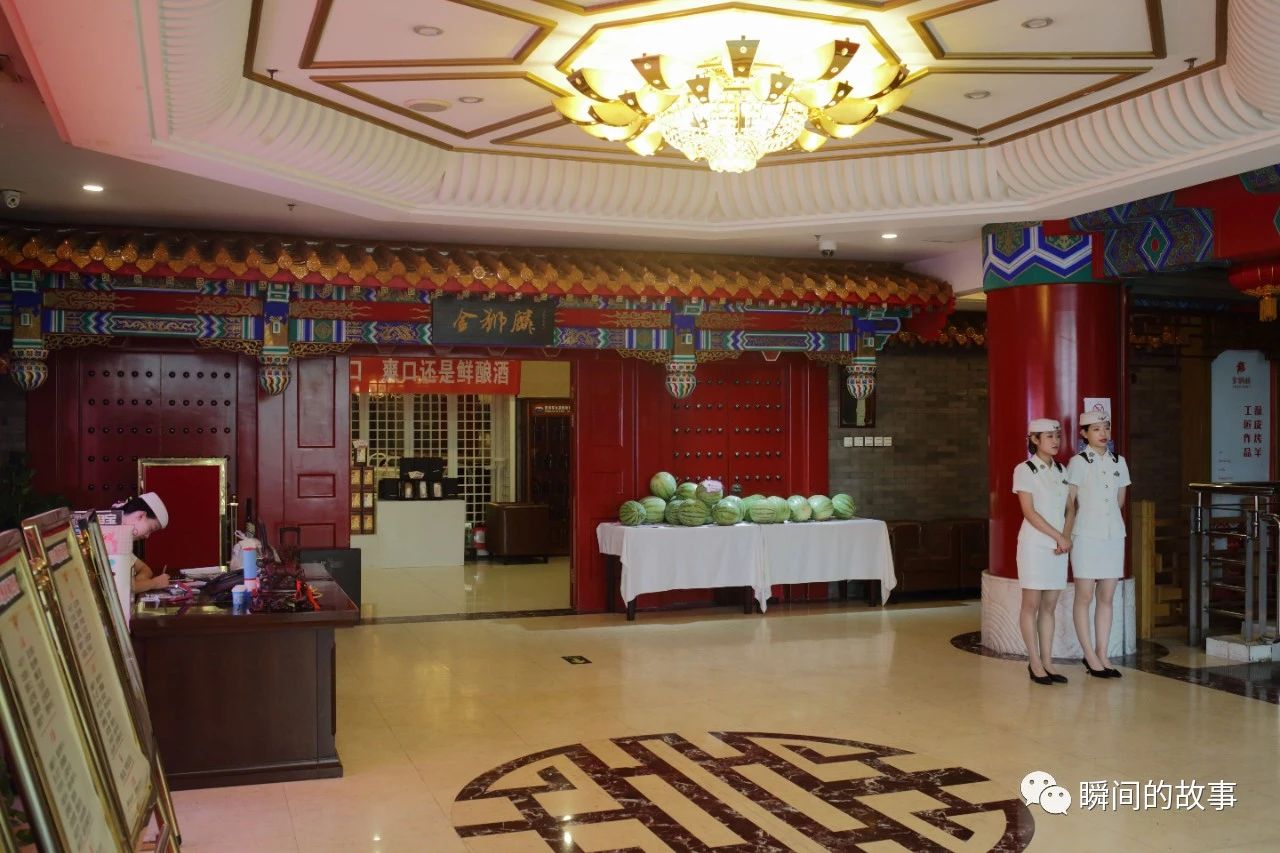 北京一家酒店的迎宾女孩（二）站岗