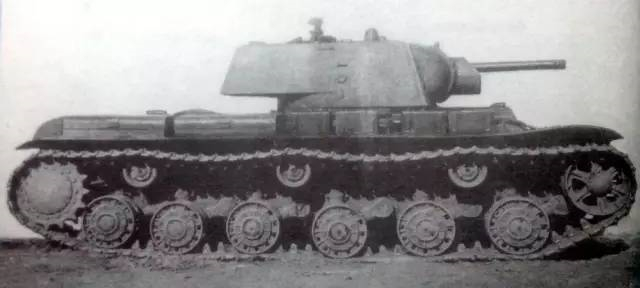 差点设计成双炮塔怪物！斯大林一句话拯救了这款坦克，德军都在用