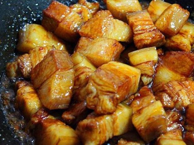 做出来的红烧肉是有点腻怎么补救,红烧肉如何不加糖做得软烂不油腻