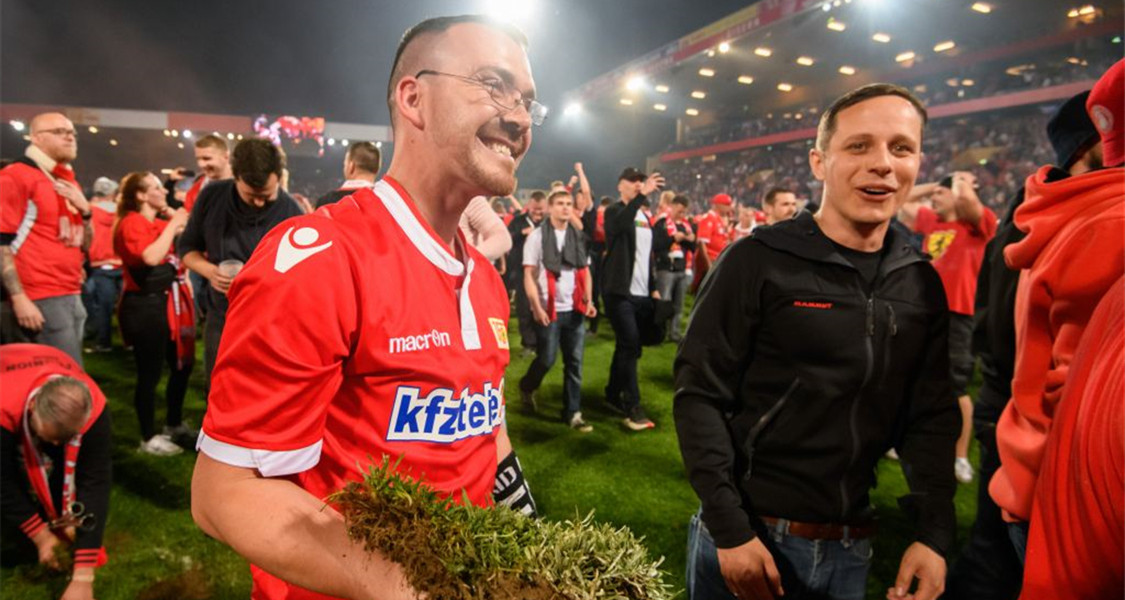 足球大师克罗斯的资料,德国足球名将克罗斯