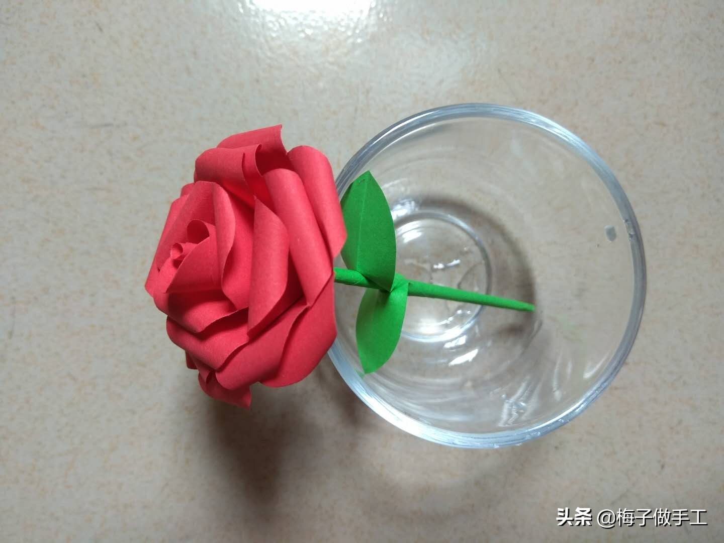 520送情侣玫瑰花折纸简单漂亮,情人节送玫瑰花手工折纸