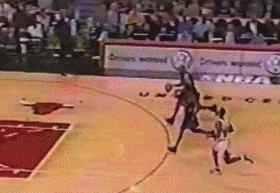 nba2kol文斯卡特98版扣篮动作,文斯卡特大风车扣篮背后角度