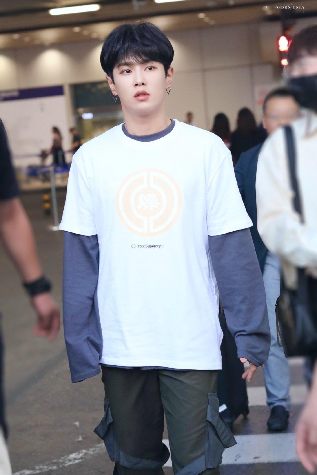 跟着明星学穿搭成熟秋冬男,穿搭男潮流最新款