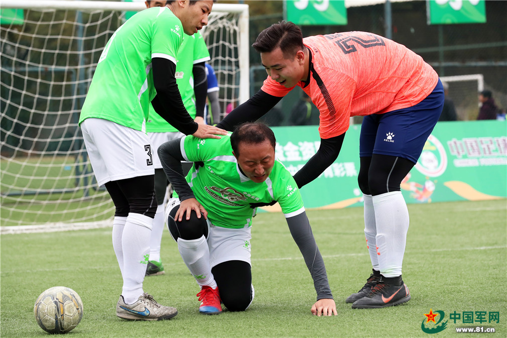 中国军网精彩的视频,巴里切罗雨中夺冠