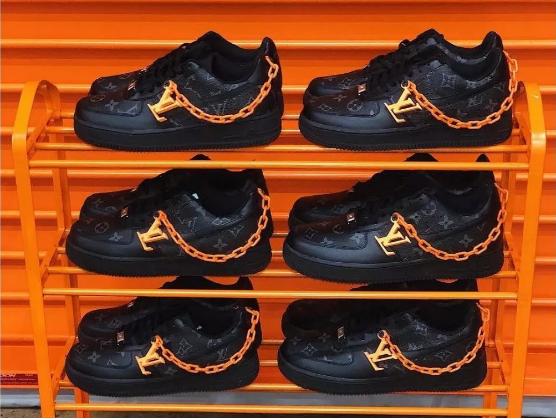 有许多配件的球鞋,拥有这些神器球鞋怎么会洗不干净