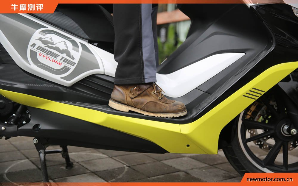 油箱17升续航可达400公里,最佳国产踏板摩旅车