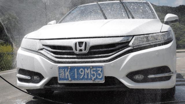 汽车塑料上的污渍怎么去除,汽车上的油烟污渍如何处理