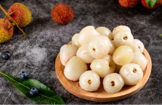 只为灵山“小红果”,不辞长作荔乡人