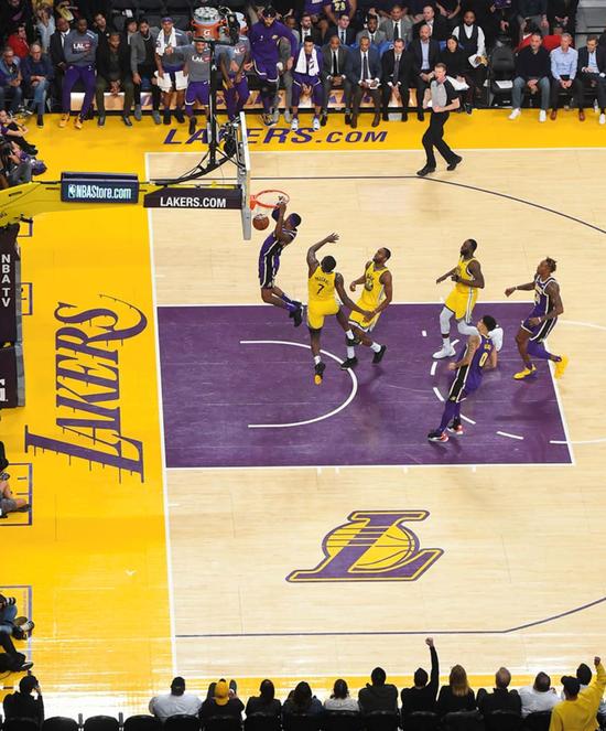 让詹皇起鸡皮疙瘩，让冷面小卡激动不已，斯台普斯到底有多神奇？