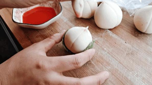 家里老人过大寿寿桃,老人过生日做几个寿桃