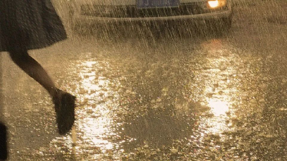 江小白金色庄园开会文案,江小白深夜的酒文案短句干净治愈