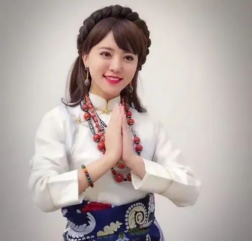 《浪姐》里的隐形富婆，满身高奢镶钻珠宝，身价比整个公司还高？