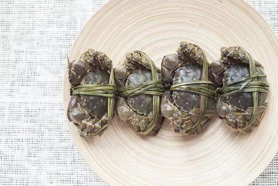 小伙吃螃蟹后肺和脑子被虫啃这个教训现在看不晚