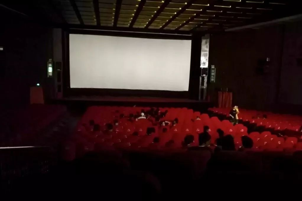 这个陪着西安人长大的和平电影院，什么时候能醒来？