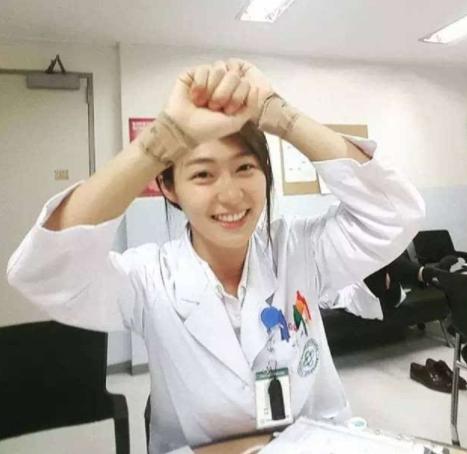 北大90后医学博士,北大女博士高颜值被误认为新生