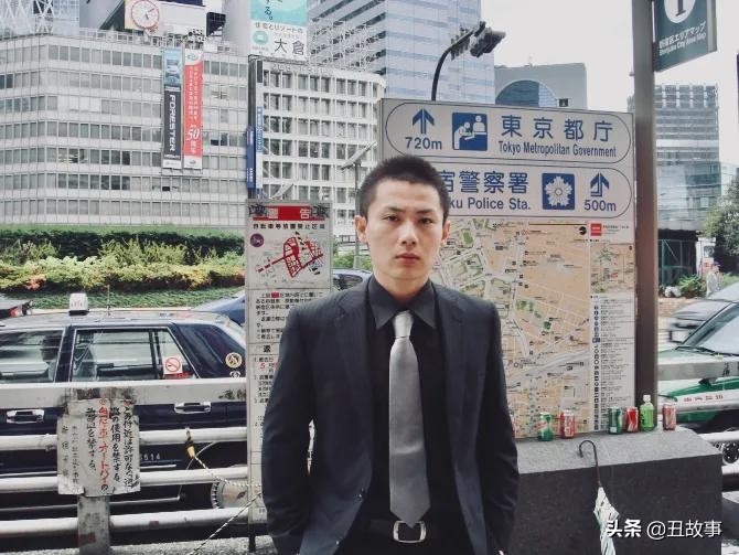 青春期我与父亲水火不容，砸烂他心爱的老吉他，这件事影响我一生