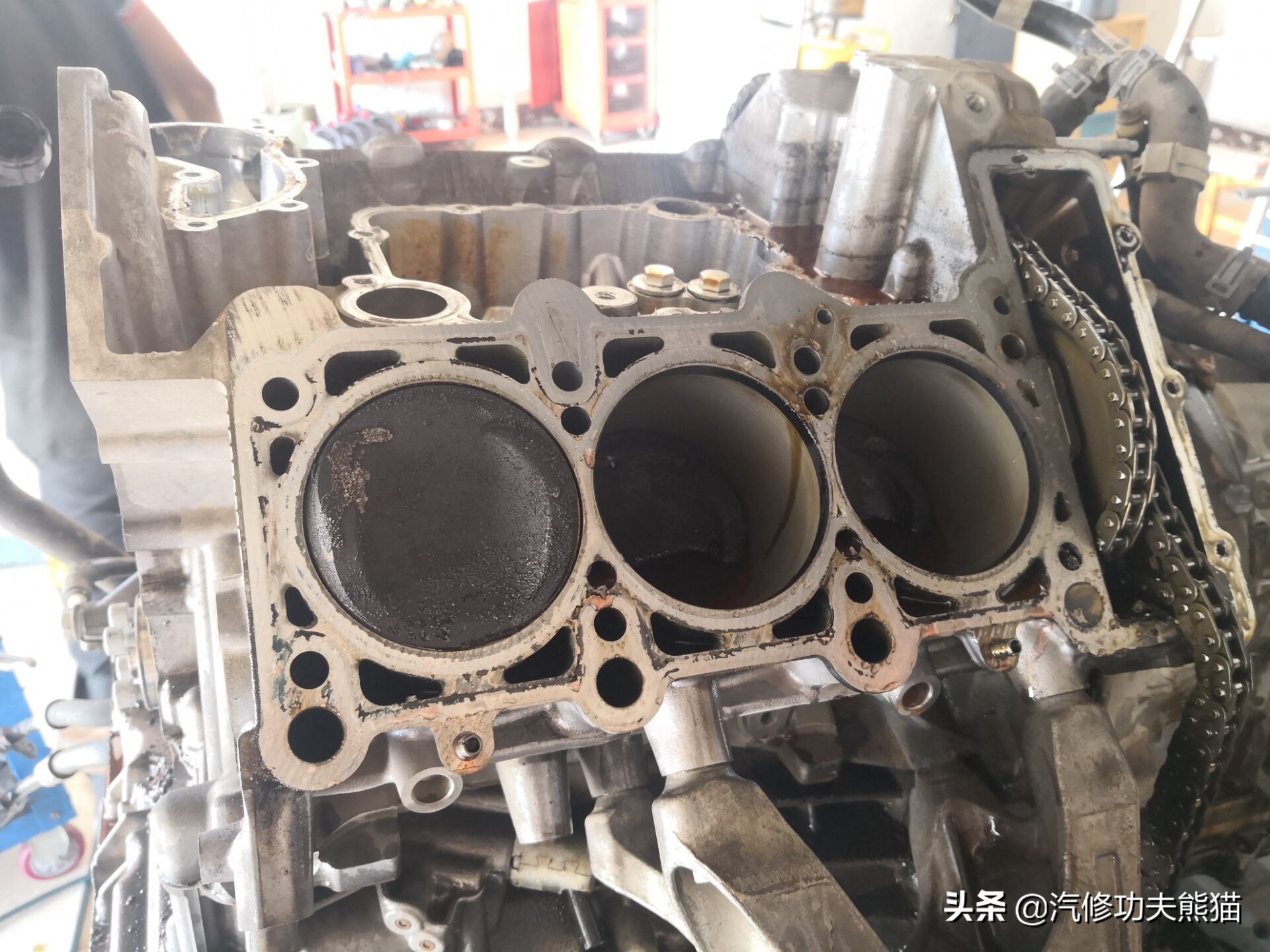 能拉动波音747的大众神车途锐烧机油治理，修完了又可以拉飞机了