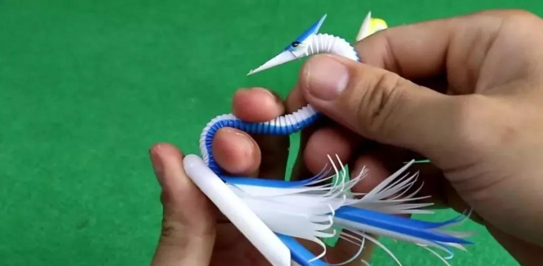 七彩的吸管剪一剪,DIY的蜗牛,天鹅,简直太像了(附教程)