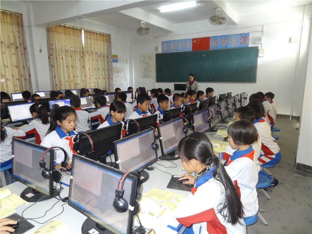 北大研究生毕业在深圳当小学老师,清华北大毕业生当老师年薪50万