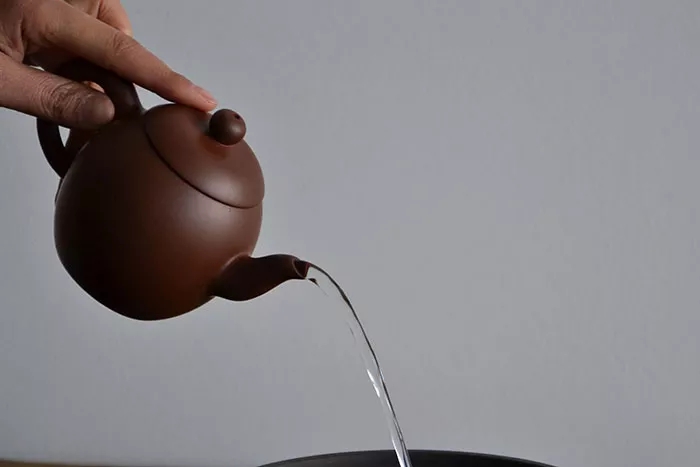 紫陶壶怎么鉴别是纯手工,如何鉴别紫陶壶好坏