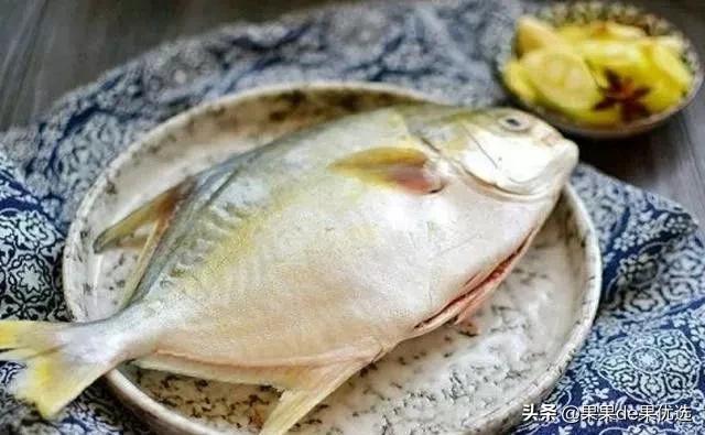 鲳鱼红烧还是清蒸好吃,清蒸鲳鱼的最简单做法图片