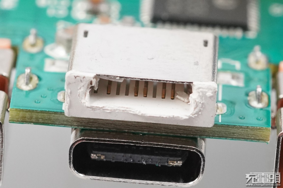 羽博充移动电源拆解,羽博20w快充头拆解