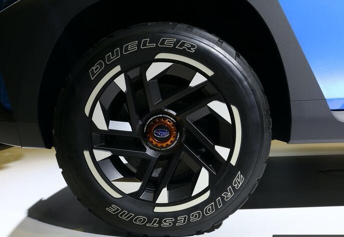 吉姆尼和斯巴鲁哪个可玩性高,19款全新改款吉姆尼