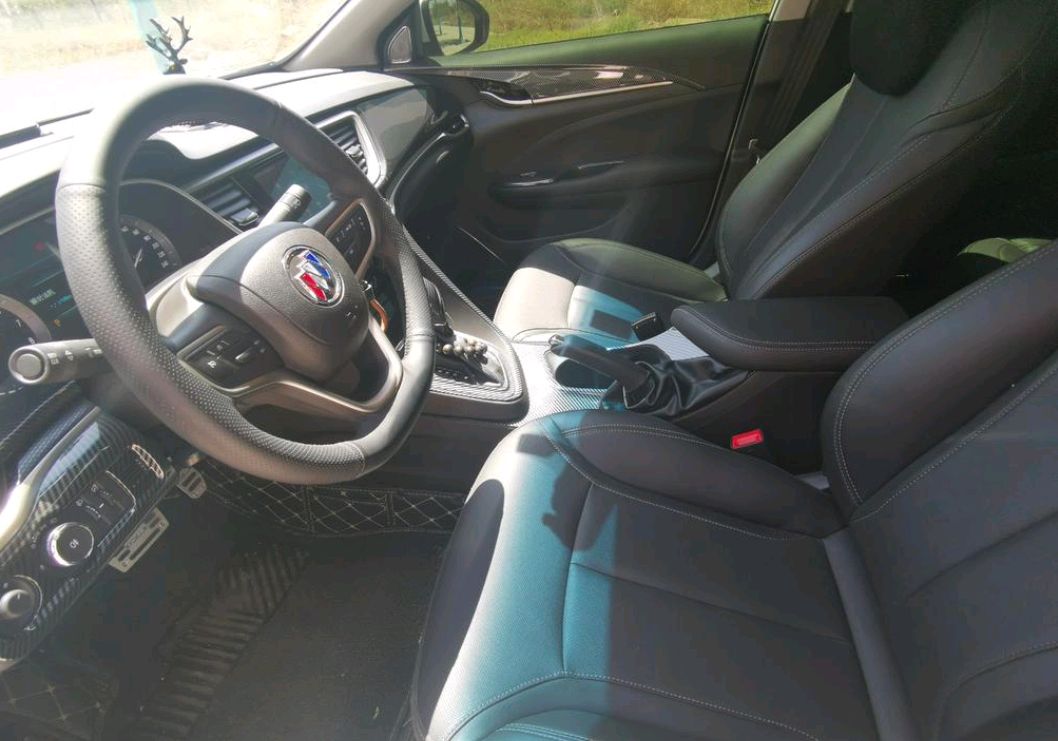 小伙子喜提6万左右新车,新款别克英朗用车感受