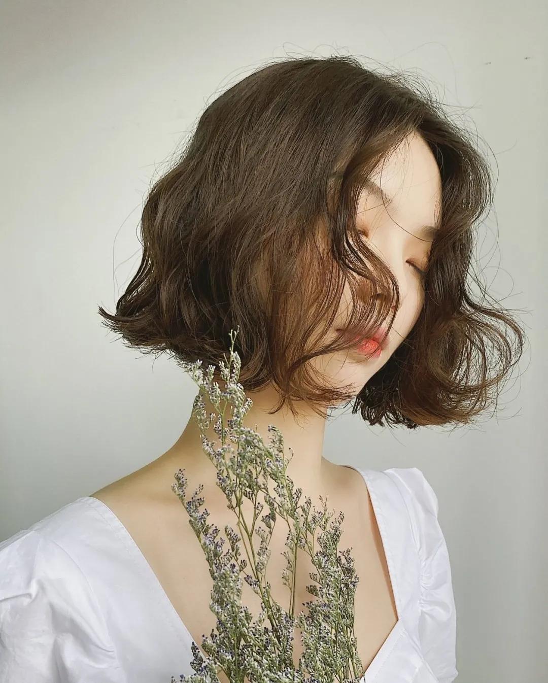 今年流行的时尚可爱减龄超短发,今年流行剪短发造型