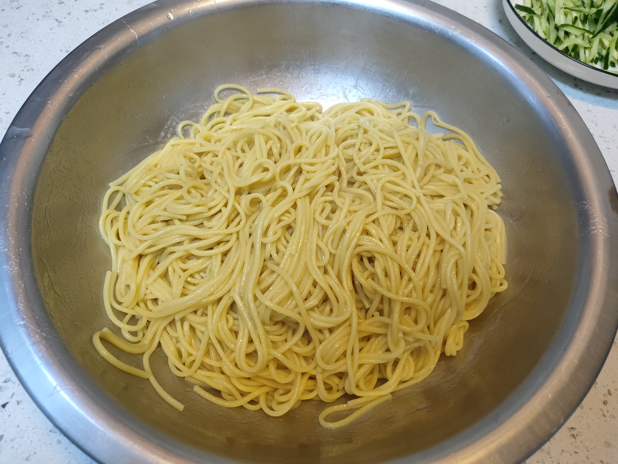 夏天凉面在家怎么做不粘,夏天做凉面的教程