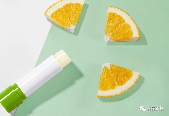 冬天嘴唇干燥开裂怎样保养,一到秋冬嘴唇干裂脱皮怎么办