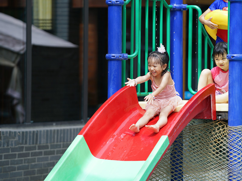 萌娃温泉玩水,灞业3000米温泉带娃攻略