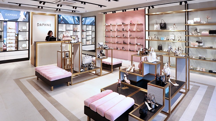 持续亏损门店锐减达芙妮寻求转变,达芙妮彻底退出实体零售的原因