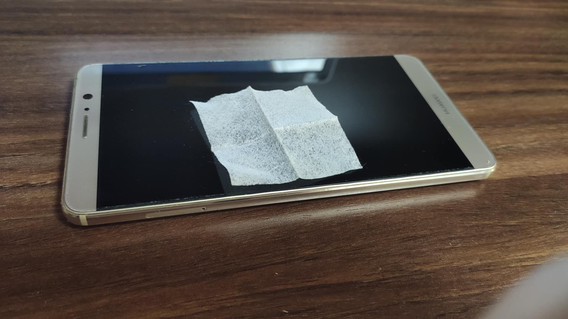 手机贴膜怎么贴教程,手机贴膜教程手把手教你贴膜