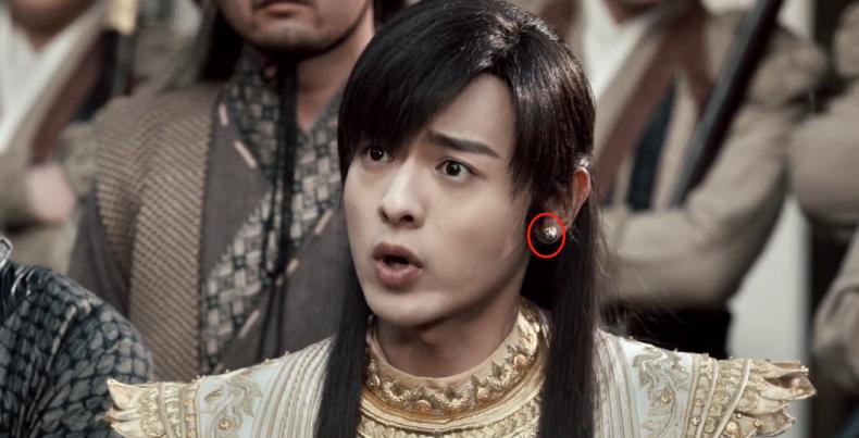 袭胸,下跪,尿裤子,新版《天龙八部》还能再恶心点吗?