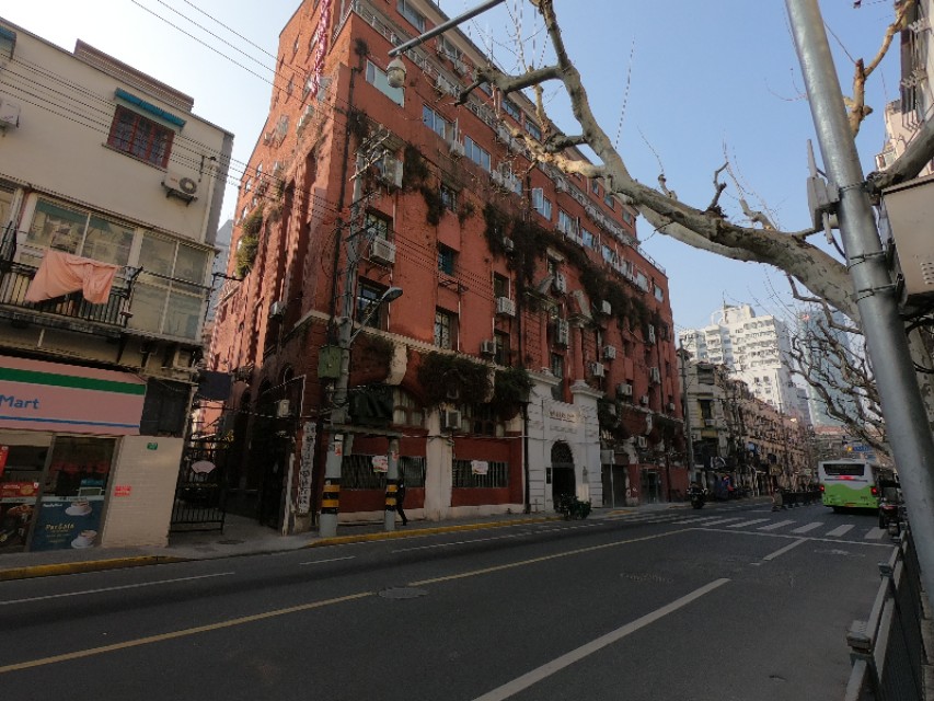 实拍上海干净的街道市容，不愧是一线城市，和你心中的魔都一样吗