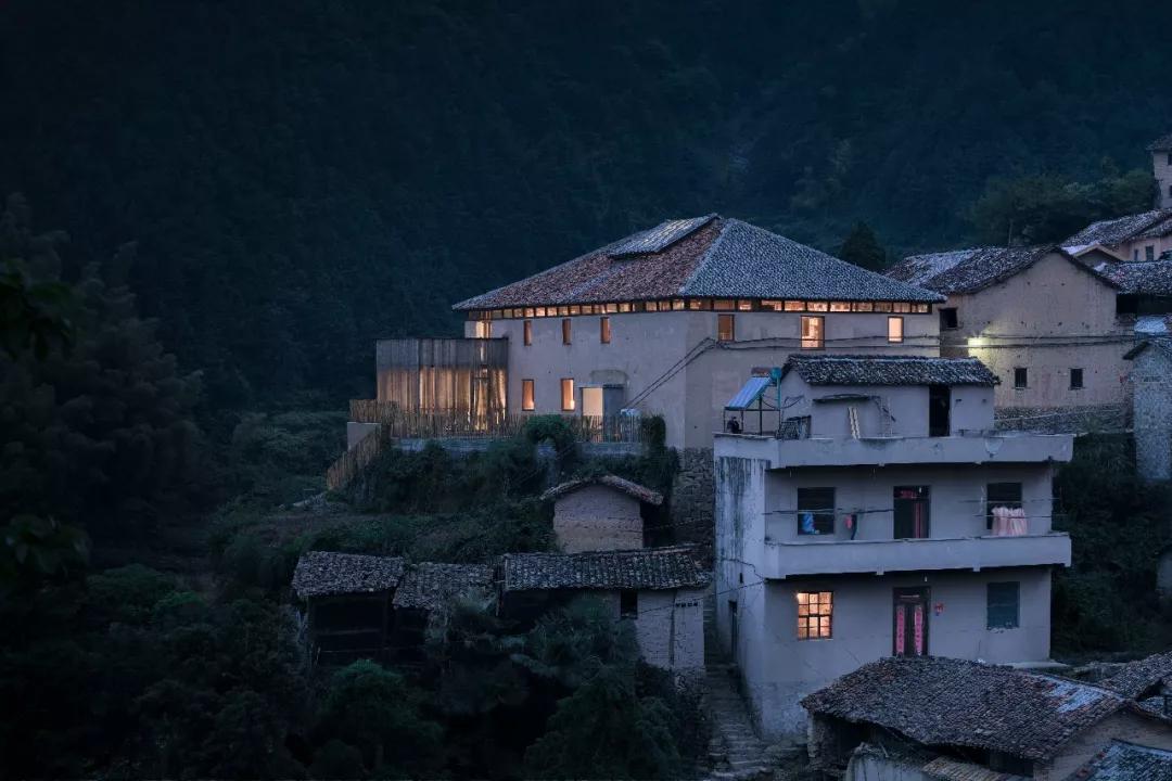 有着双重人生的小城青田，你对它的实力一无所知